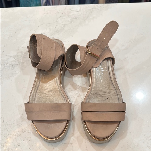 Women's Tan Sandals - Picture 1 of 6